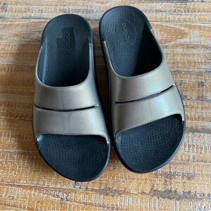 OOFOS OOahh Slides Sandals Slip Ons Sz 38